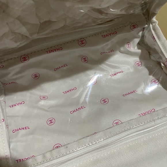 Chanel - Picture 5 of 12